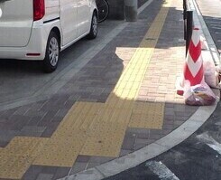 RIMG2697バリアフリー化工事の歩道が完成しました。_コピー_コピー